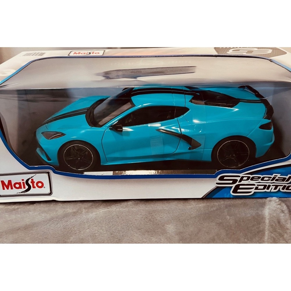 Maisto 2020 Chevrolet Corvette Stingray Coupe 1:18 Diecast Blue Black Stripe‎